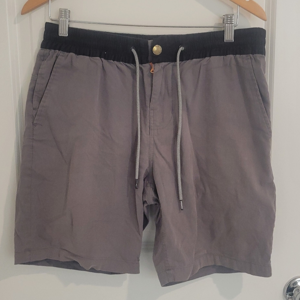 Roark Shorts Size Medium